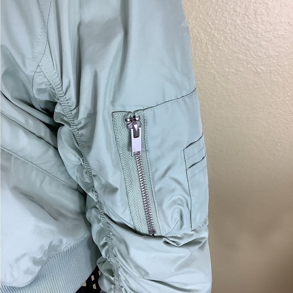 NWT UO BDG Charlie Barrel Sleeve Green Bomber Jacket Women’s Size Large - Picture 6 of 16